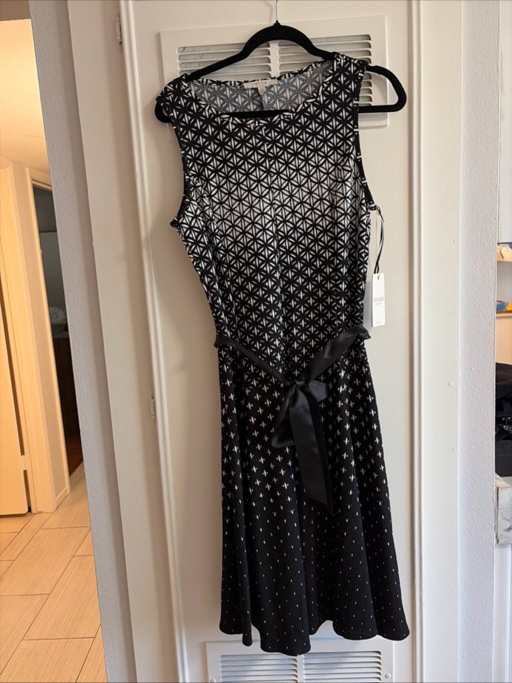 Haani Black and White Sleeveless Midi Dress with Satin Waist Tie Petite M